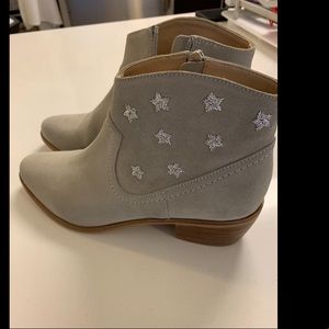 Never worn! Anthropologie Star embroidered booties